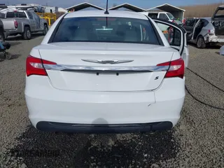 2013 Chrysler 200 Limited with VIN 1C3CCBCG7DN690139, listed as a IAAI auction lot 41744141 with 77,428 mi miles. Bid and sale history available at carsss.com. Image 16.