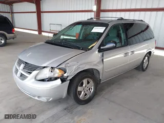 2005 Dodge Caravan SXT with VIN 2D4GP44L85R477720, listed as a IAAI auction lot 41925419 with 202,972 mi miles. Bid and sale history available at carsss.com. Image 2.