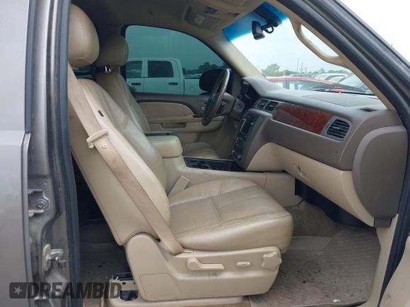 2011 GMC Yukon XL SLT z VIN 1GKS1KE07BR183572, wystawiony jako IAAI lot #42310565 z przebiegiem 341 982 mil mil oraz . Historia ofert i sprzedaży dostępna na DreamBid. Obrazek 5.