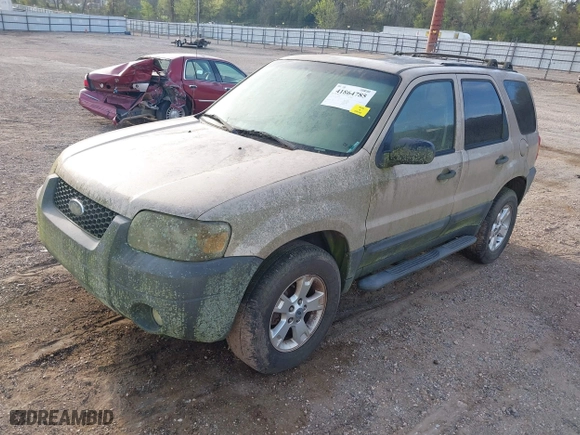 2007 Ford Escape XLT with VIN 1FMYU03187KB17315, listed as a IAAI auction lot 41864785 with 199,225 mi miles. Bid and sale history available at carsss.com. Image 2.
