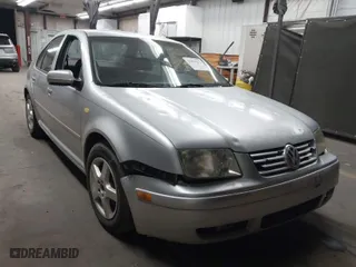 2000 Volkswagen New Jetta GL with VIN 3VWRF29M9YM024990, listed as a IAAI auction lot 41891273 with 204,016 mi miles. Bid and sale history available at carsss.com. Image 1.