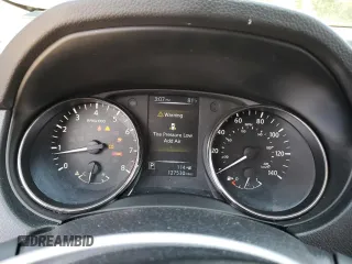 2017 Nissan Rogue SV z VIN KNMAT2MV0HP613929, wystawiony jako Copart lot #61374035 z przebiegiem 127 530 mil mil oraz Szkoda całkowita • Salvage title. Historia ofert i sprzedaży dostępna na DreamBid. Obrazek 9.