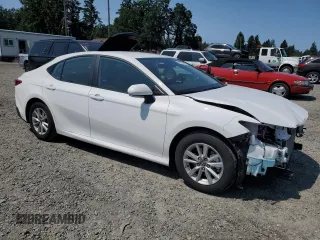 2025 Toyota Camry LE z VIN 4T1DAACK8SU540544, wystawiony jako Copart lot #58835005 z przebiegiem 14 268 mil mil oraz Szkoda całkowita • Salvage title. Historia ofert i sprzedaży dostępna na DreamBid. Obrazek 4.