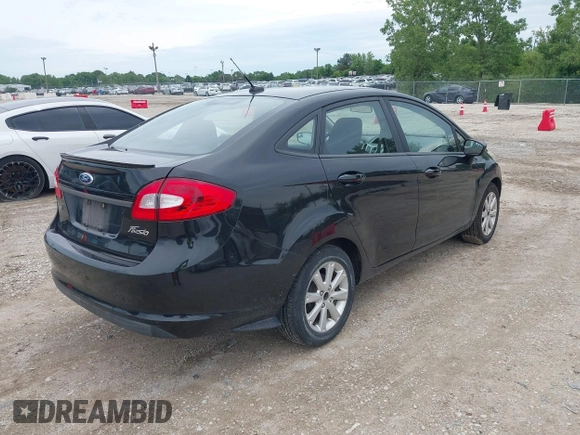 2011 Ford Fiesta SE z VIN 3FADP4BJ3BM147784, wystawiony jako IAAI lot #42567083 z przebiegiem 104 843 mil mil oraz . Historia ofert i sprzedaży dostępna na DreamBid. Obrazek 4.
