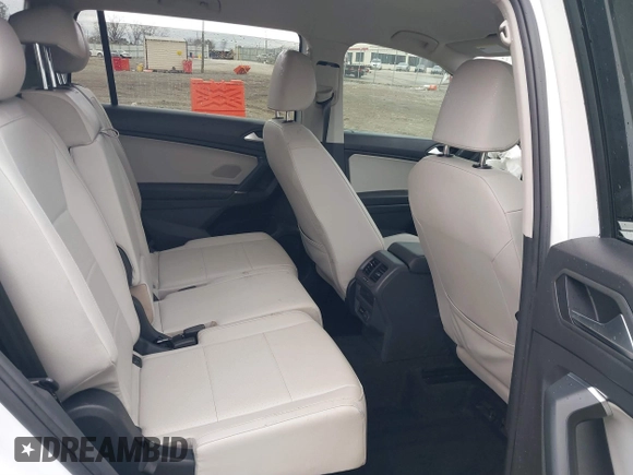 2020 Volkswagen Tiguan SE with VIN 3VV3B7AX2LM055418, listed as a IAAI auction lot 41248422 with Not Provided miles and . Bid and sale history available at DreamBid. Image 8.