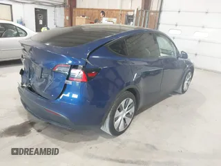 2021 Tesla Model Y Long Range with VIN 5YJYGDEE7MF066269, listed as a IAAI auction lot 42170970 with 70,170 mi miles. Bid and sale history available at carsss.com. Image 4.
