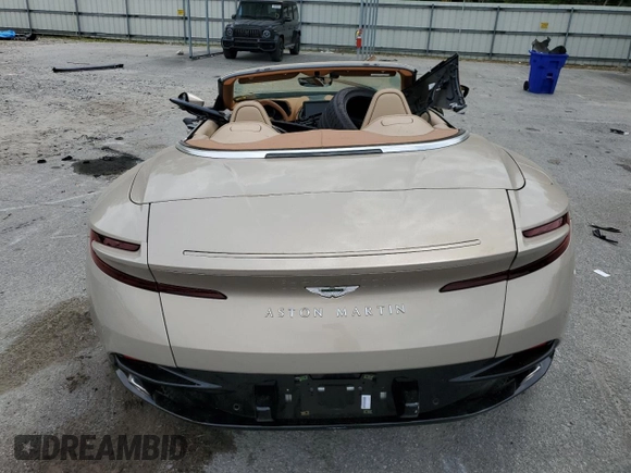 2022 Aston Martin DB11 z VIN SCFRMFCW6NGM11398, wystawiony jako Copart lot #53825715 z przebiegiem Nie podano mil oraz Szkoda całkowita • Salvage title. Historia ofert i sprzedaży dostępna na DreamBid. Obrazek 6.