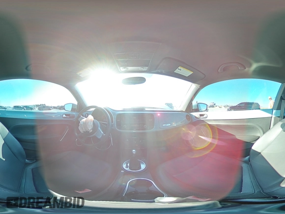 2013 Volkswagen Beetle 2.5L с VIN 3VWJX7AT6DM602838, выставлен на аукционе Copart как лот 82165624 с пробегом 101 188 миль миль и Списание • Salvage title. История ставок и продаж доступна на DreamBid. Изображение 12.