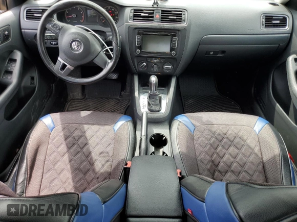 2011 Volkswagen Jetta SE with VIN 3VWDX7AJ8BM322833, listed as a Copart auction lot 56546615 with 140,808 mi miles and Salvage title. Bid and sale history available at DreamBid. Image 8.