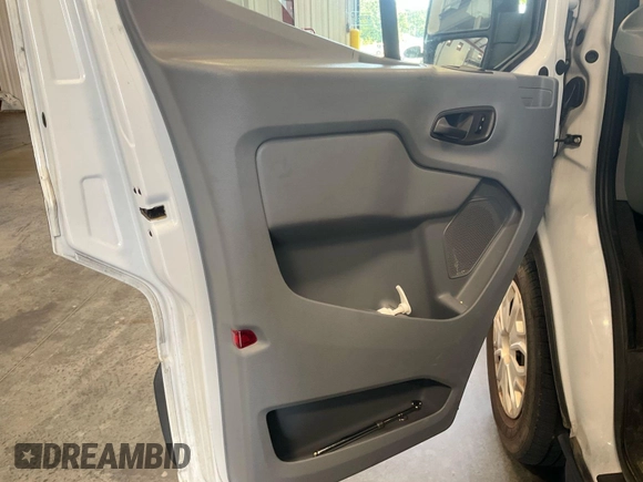 2017 Ford Transit XL z VIN 1FBAX2CM4HKA64864, wystawiony jako IAAI lot #42636468 z przebiegiem 56 010 mil mil oraz . Historia ofert i sprzedaży dostępna na DreamBid. Obrazek 19.