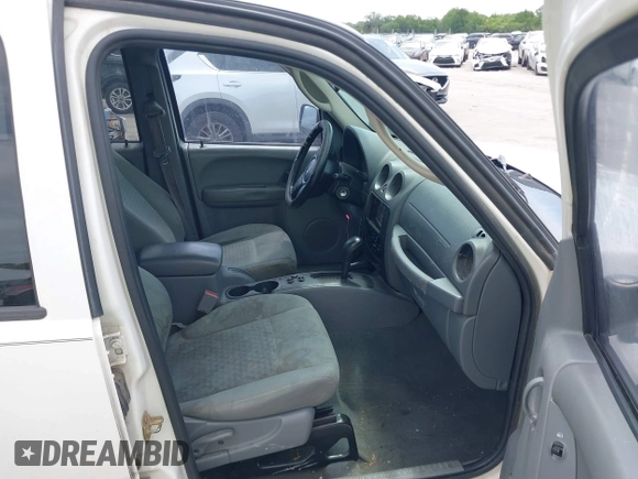 2007 Jeep Liberty Sport with VIN 1J4GL48K57W561086, listed as a IAAI auction lot 42094277 with 172,867 mi miles. Bid and sale history available at carsss.com. Image 5.