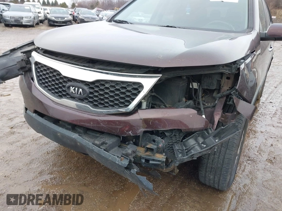 2011 Kia Sorento LX with VIN 5XYKT4A15BG158099, listed as a IAAI auction lot 41641344 with 171,289 mi miles. Bid and sale history available at carsss.com. Image 6.
