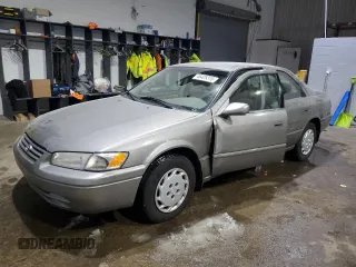 1999 Toyota Camry LE z VIN 4T1BG22KXXU589197, wystawiony jako Copart lot #46425315 z przebiegiem 106 254 mil mil oraz Czysty tytuł • Clean title. Historia ofert i sprzedaży dostępna na DreamBid. Obrazek 1.