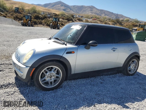 2002 MINI Hardtop with VIN WMWRC33472TC34281, listed as a Copart auction lot 71631644 with 196,947 mi miles and Salvage Title. Bid and sale history available at DreamBid. Image 1.