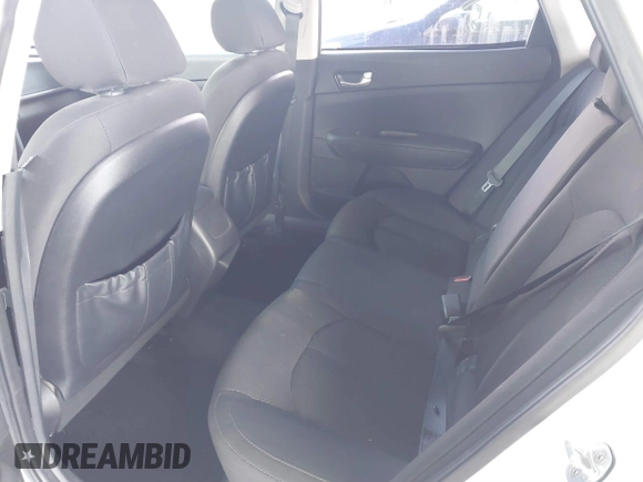 2016 Kia Optima LX with VIN 5XXGT4L3XGG119847, listed as a IAAI auction lot 41789193 with 62,804 mi miles. Bid and sale history available at carsss.com. Image 8.
