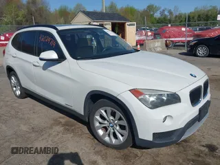 2014 BMW X1 xDrive28i z VIN WBAVL1C54EVR94640, wystawiony jako IAAI lot #42024714 z przebiegiem 151 374 mil mil oraz . Historia ofert i sprzedaży dostępna na DreamBid. Obrazek 1.