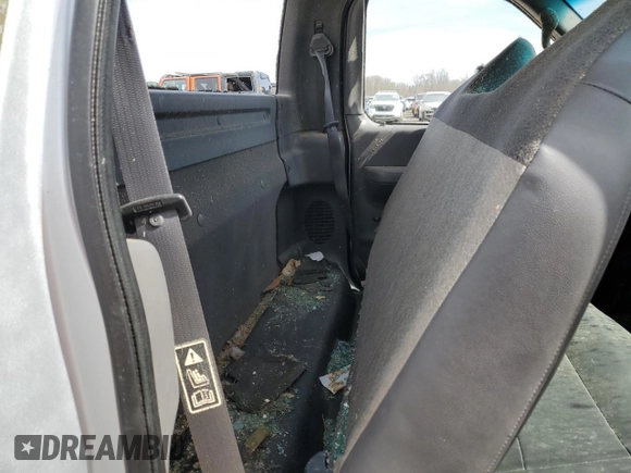 2001 Ford F-150 XL z VIN 2FTZF17261CA31704, wystawiony jako Copart lot #49744315 z przebiegiem 165 613 mil mil oraz Szkoda całkowita • Salvage title. Historia ofert i sprzedaży dostępna na DreamBid. Obrazek 10.