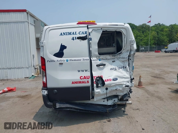2024 Ford Transit Cargo z VIN 1FTBW1Y85RKA00455, wystawiony jako IAAI lot #42436443 z przebiegiem 8 015 mil mil oraz . Historia ofert i sprzedaży dostępna na DreamBid. Obrazek 16.