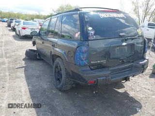 2005 Chevrolet TrailBlazer LT with VIN 1GNDT13S552269402, listed as a IAAI auction lot 42155633 with 242,288 mi miles and . Bid and sale history available at DreamBid. Image 3.