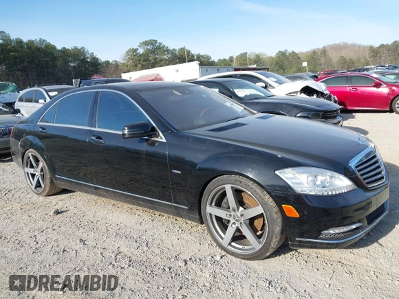 2012 Mercedes-Benz S 550 z VIN WDDNG9EB9CA453330, wystawiony jako IAAI lot #41905056 z przebiegiem Nie podano mil oraz . Historia ofert i sprzedaży dostępna na DreamBid. Obrazek 13.