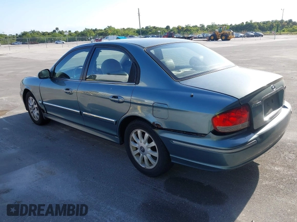 2004 Hyundai Sonata GLS with VIN KMHWF35H84A049046, listed as a IAAI auction lot 42071777 with 158,148 mi miles. Bid and sale history available at carsss.com. Image 3.