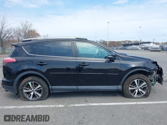 2018 Toyota RAV4 XLE with VIN 2T3RFREV0JW786393, listed as a IAAI auction lot 41997778 with 44,666 mi miles. Bid and sale history available at carsss.com. Image 13.