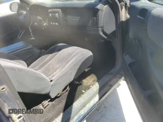2001 Dodge Dakota z VIN 1B7GL22X91S338711, wystawiony jako Copart lot #54914095 z przebiegiem 200 216 mil mil oraz Szkoda całkowita • Salvage title. Historia ofert i sprzedaży dostępna na DreamBid. Obrazek 8.