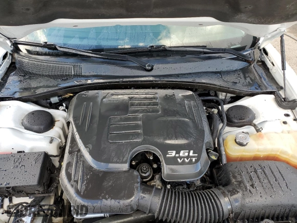 2015 Chrysler 300 Limited with VIN 2C3CCAAG5FH853816, listed as a Copart auction lot 47038945 with 122,051 mi miles and Non Repairable. Bid and sale history available at carsss.com. Image 11.