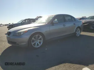2005 BMW 5 Series 545i z VIN WBANB33565B115378, wystawiony jako Copart lot #55857645 z przebiegiem 197 732 mil mil oraz Czysty tytuł • Clean title. Historia ofert i sprzedaży dostępna na DreamBid. Obrazek 1.