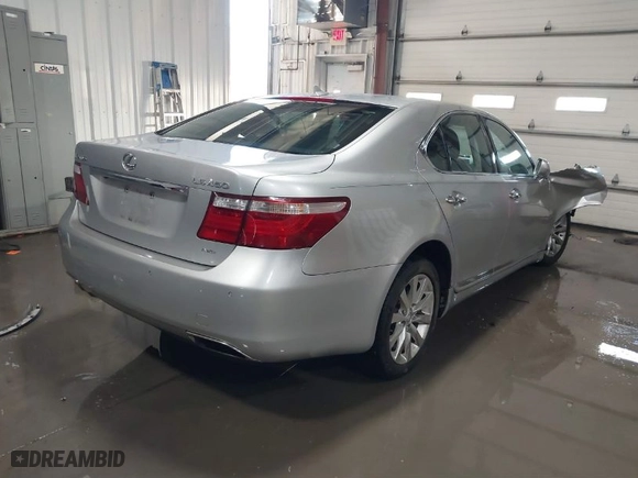 2009 Lexus LS 460 with VIN JTHCL46F595003031, listed as a IAAI auction lot 41334035 with 229,071 mi miles. Bid and sale history available at carsss.com. Image 4.