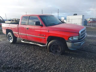 1998 Dodge Ram 1500 with VIN 3B7HF13Z2WG157096, listed as a IAAI auction lot 41200751 with 157,125 mi miles. Bid and sale history available at carsss.com. Image 1.