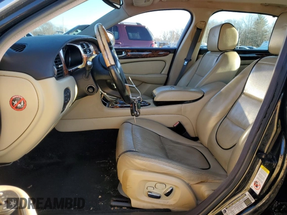 2009 Jaguar XJ VDP with VIN SAJWA82C19TH30903, listed as a Copart auction lot 84324914 with 92,312 mi miles and Clean Title. Bid and sale history available at carsss.com. Image 7.