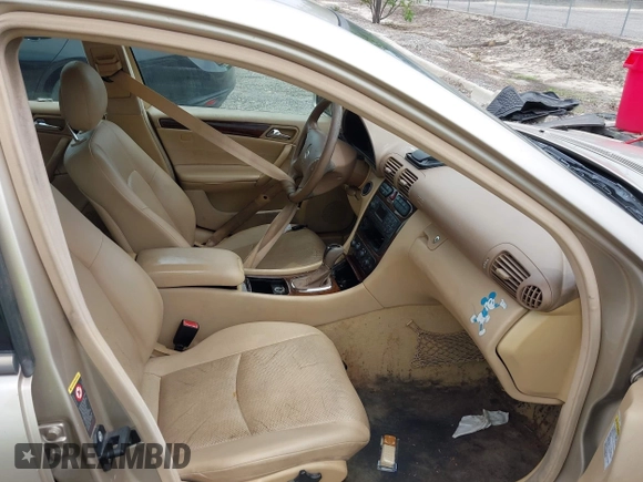 2003 Mercedes-Benz C 240 z VIN WDBRF61J43E013131, wystawiony jako IAAI lot #42036541 z przebiegiem Nie podano mil oraz . Historia ofert i sprzedaży dostępna na DreamBid. Obrazek 5.