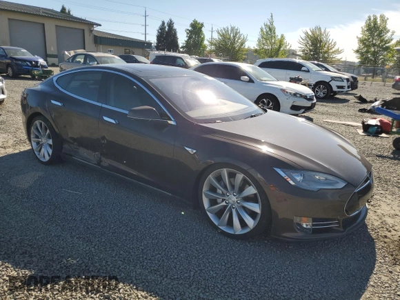 2013 Tesla Model S Performance z VIN 5YJSA1CP1DFP20208, wystawiony jako Copart lot #56066035 z przebiegiem 71 513 mil mil oraz Szkoda całkowita • Salvage title. Historia ofert i sprzedaży dostępna na DreamBid. Obrazek 4.