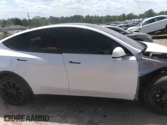 2022 Tesla Model Y Long Range z VIN 7SAYGDEE3NF385933, wystawiony jako IAAI lot #42059675 z przebiegiem 88 488 mil mil oraz . Historia ofert i sprzedaży dostępna na DreamBid. Obrazek 12.