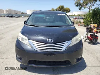 2011 Toyota Sienna XLE AAS z VIN 5TDYK3DC7BS111311, wystawiony jako Copart lot #57298675 z przebiegiem 131 597 mil mil oraz Szkoda całkowita • Salvage title. Historia ofert i sprzedaży dostępna na DreamBid. Obrazek 5.