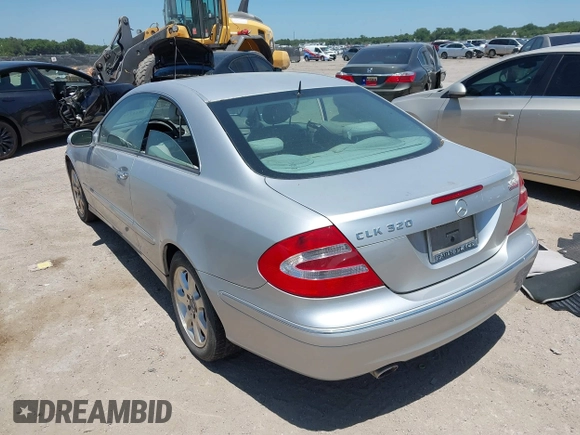 2003 Mercedes-Benz CLK 320 с VIN WDBTJ65J13F034432, выставлен на аукционе IAAI как лот 42811731 с пробегом 210 983 миль миль и . История ставок и продаж доступна на DreamBid. Изображение 3.