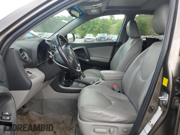 2011 Toyota RAV4 Limited z VIN 2T3DK4DV9BW042741, wystawiony jako Copart lot #60714355 z przebiegiem 146 782 mil mil oraz Szkoda całkowita • Salvage title. Historia ofert i sprzedaży dostępna na DreamBid. Obrazek 7.