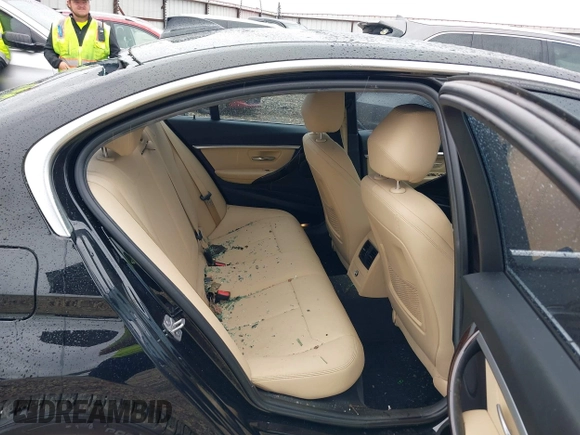 2017 BMW 3 Series 330i с VIN WBA8B9G54HNU48756, выставлен на аукционе IAAI как лот 42464818 с пробегом 82 871 миль миль и . История ставок и продаж доступна на DreamBid. Изображение 8.