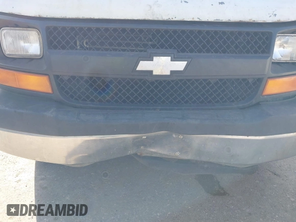 2008 Chevrolet Express Cargo Van with VIN 1GCGG25C181125426, listed as a IAAI auction lot 41726393 with 271,384 mi miles. Bid and sale history available at carsss.com. Image 12.