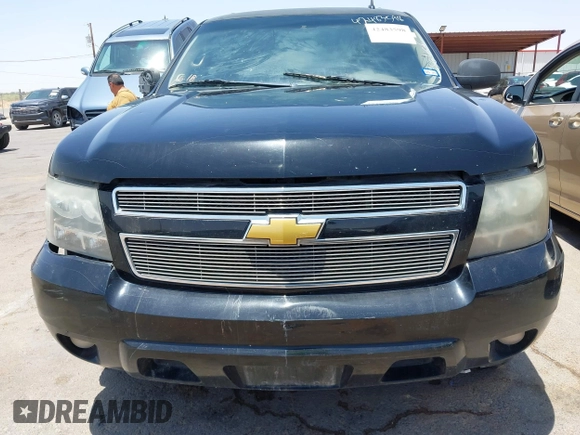 2013 Chevrolet Suburban LT z VIN 1GNSCJE02DR176393, wystawiony jako IAAI lot #42483598 z przebiegiem 266 075 mil mil oraz . Historia ofert i sprzedaży dostępna na DreamBid. Obrazek 12.