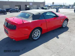 2014 Ford Mustang V6 with VIN 1ZVBP8EM7E5316940, listed as a IAAI auction lot 42555358 with Not provided miles and . Bid and sale history available at DreamBid. Image 4.