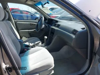 1998 Toyota Camry LE z VIN 4T1BG22K8WU216321, wystawiony jako IAAI lot #42316977 z przebiegiem 227 166 mil mil oraz . Historia ofert i sprzedaży dostępna na DreamBid. Obrazek 5.