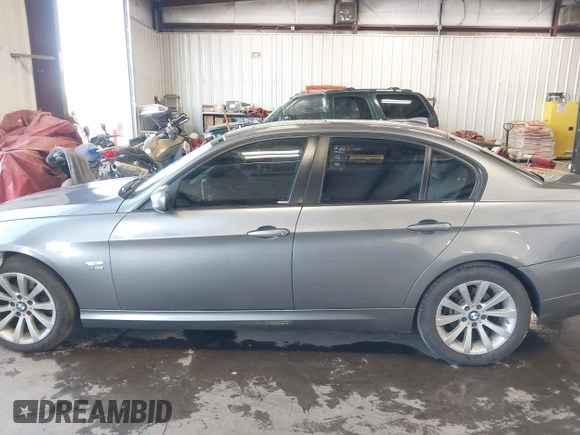 2011 BMW 3 Series 328i xDrive with VIN WBAPK5G55BNN24531, listed as a IAAI auction lot 42028562 with 110,431 mi miles. Bid and sale history available at carsss.com. Image 14.