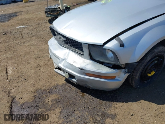 2008 Ford Mustang Deluxe with VIN 1ZVHT80N785208831, listed as a IAAI auction lot 42181679 with Not Provided miles. Bid and sale history available at carsss.com. Image 6.
