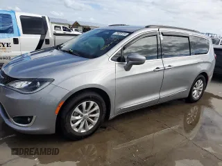 2017 Chrysler Pacifica Touring L with VIN 2C4RC1BG2HR552731, listed as a Copart auction lot 75826124 with Not Provided miles and Salvage Title. Bid and sale history available at DreamBid. Image 1.