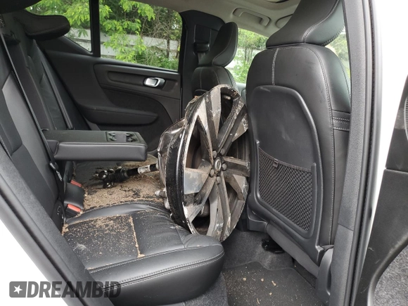 2025 Volvo XC40 Plus Bright Theme с VIN YV4L12UE3S2503506, выставлен на аукционе Copart как лот 58265625 с пробегом 12 667 миль миль и Чистый • Clean title. История ставок и продаж доступна на DreamBid. Изображение 10.