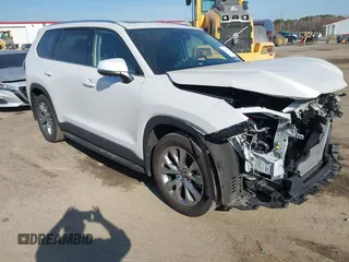 2024 Toyota Highlander XLE z VIN 5TDAAAA59RS013969, wystawiony jako IAAI lot #41816855 z przebiegiem 25 958 mil mil oraz . Historia ofert i sprzedaży dostępna na DreamBid. Obrazek 1.