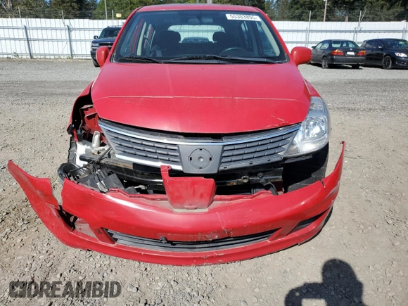2009 Nissan Versa S z VIN 3N1BC13E19L410760, wystawiony jako Copart lot #55303895 z przebiegiem 84 014 mil mil oraz Szkoda całkowita • Salvage title. Historia ofert i sprzedaży dostępna na DreamBid. Obrazek 11.