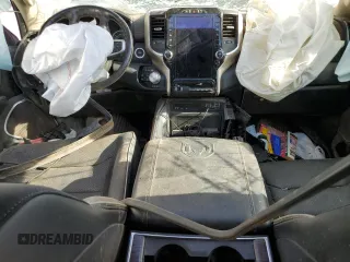 2019 Ram 1500 Laramie z VIN 1C6SRFJT1KN686363, wystawiony jako Copart lot #54934355 z przebiegiem Nie podano mil oraz Szkoda całkowita • Salvage title. Historia ofert i sprzedaży dostępna na DreamBid. Obrazek 8.